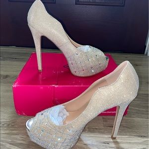 Dream Pairs pumps